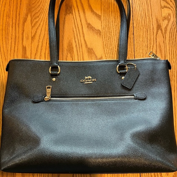 Coach large handbag. Sophisticated black pebble leather shoulder bag must have!! - Picture 9 of 12